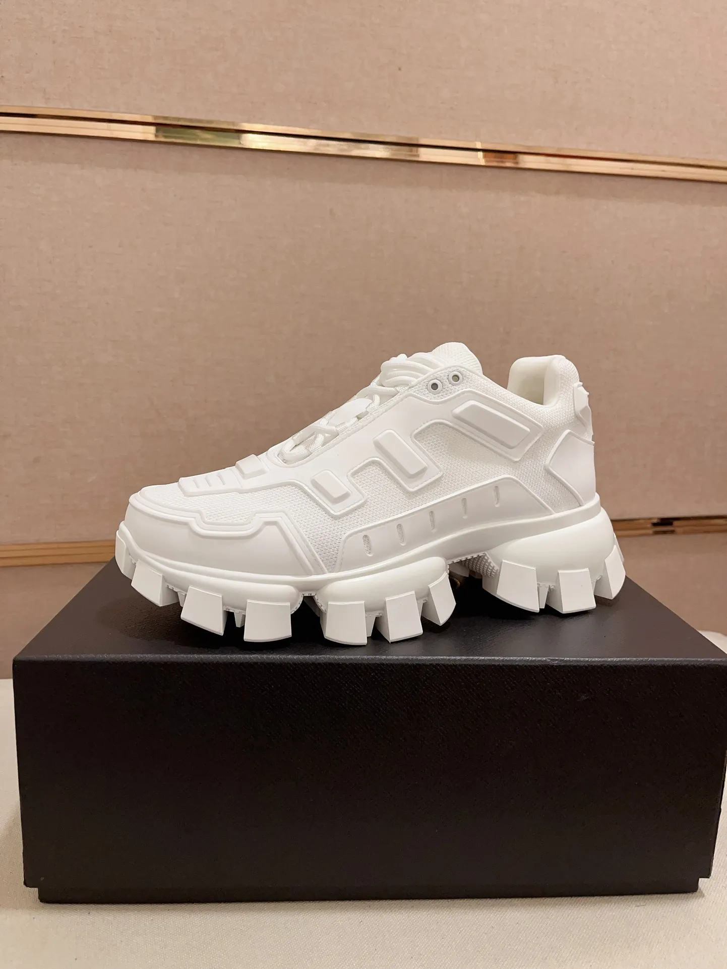 Men's Men's Shoes 💰 620💰 ✔️✔️✔️High-quality new PRADA counters are launched at the same time. The new men's shoes and 😘fabrics are selected from first-layer cowhide. Lining: imported elastic mesh➕cowhide lining. 👍🏿High-end☄️Open-molded non-slip rubber outsole, exquisite lines, simple and elegant, comfortable and high-end for leisure travel. Number of yards: 38 to 44.